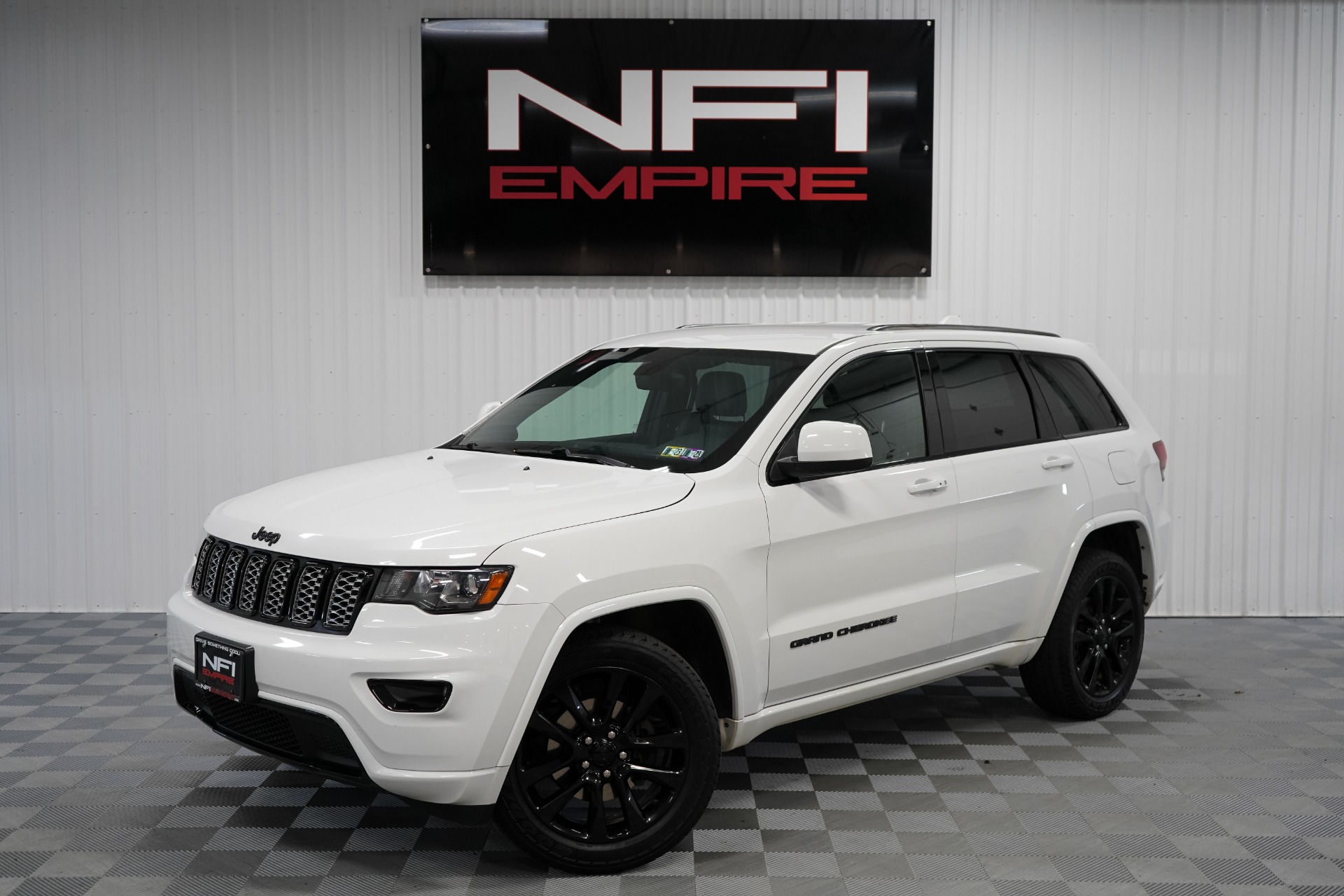 Jeep Grand Cherokee Laredo Sport Utility 4D: Rugged Adventure Awaits
