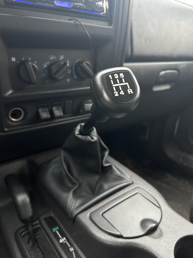 What Transmission is in a Jeep Cherokee Xj 2000