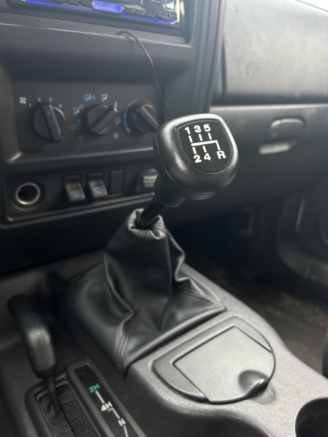 What Transmission is in a Jeep Cherokee XJ 2000: A Deep Dive