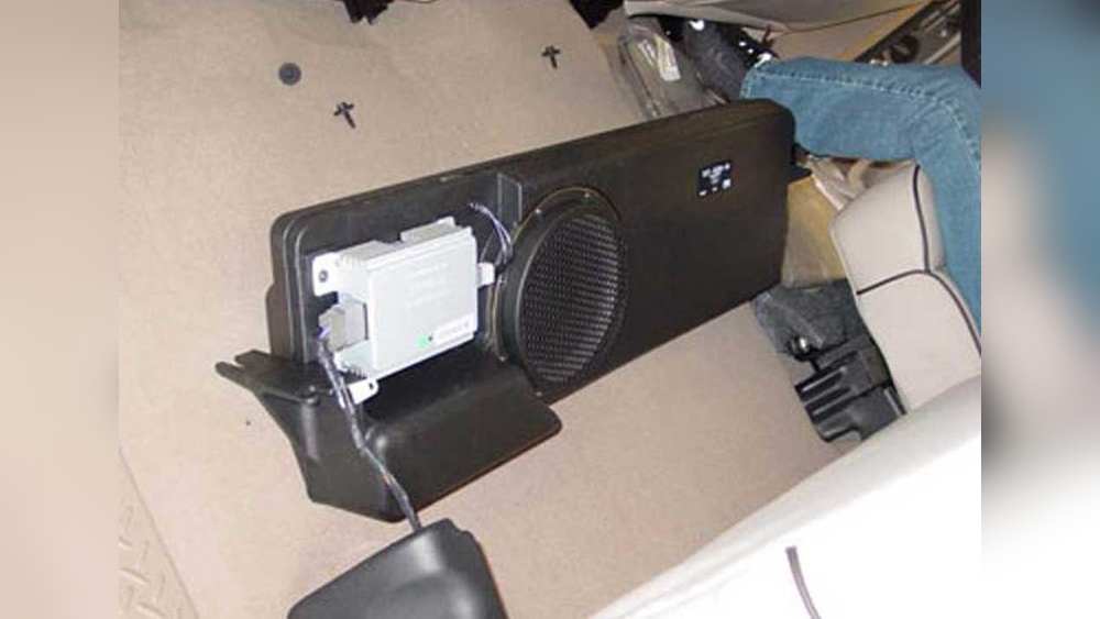 Does the 2006 Ford F-150 Lariat Have Factory Subwoofer
