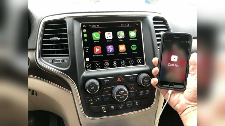 Does the 2017 Jeep Grand Cherokee Have Apple Carplay
